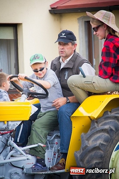 Zdjęcie w galerii na portalu naszraciborz.pl: Barwny korowód na dożynkach wiejskich w Pietrowicach Wielkich wiadomości z regionu