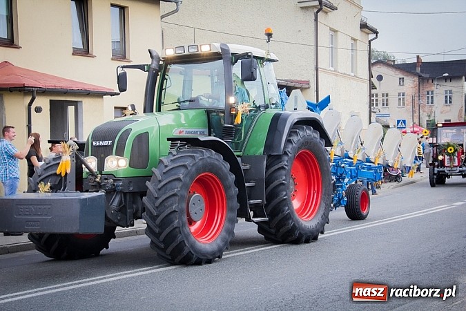 Zdjęcie w galerii na portalu naszraciborz.pl: Barwny korowód na dożynkach wiejskich w Pietrowicach Wielkich wiadomości z regionu