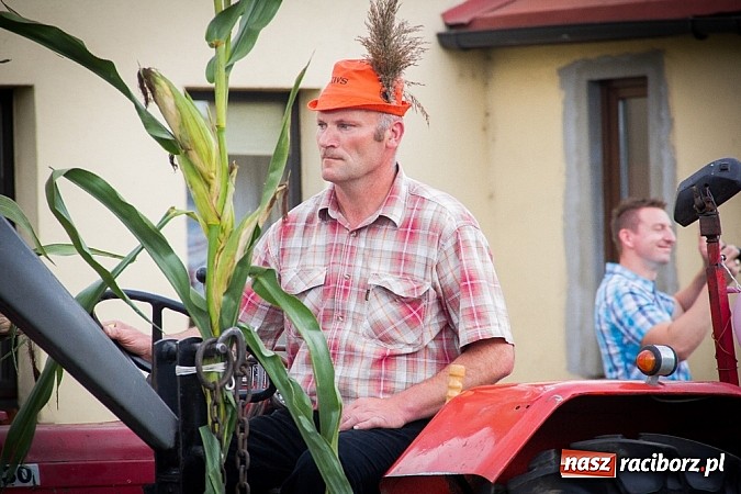 Zdjęcie w galerii na portalu naszraciborz.pl: Barwny korowód na dożynkach wiejskich w Pietrowicach Wielkich wiadomości z regionu