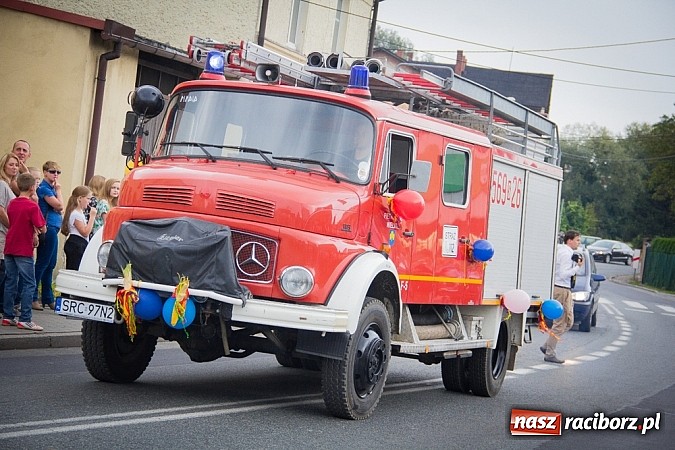 Zdjęcie w galerii na portalu naszraciborz.pl: Barwny korowód na dożynkach wiejskich w Pietrowicach Wielkich wiadomości z regionu