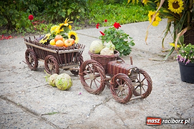 Zdjęcie w galerii na portalu naszraciborz.pl: Barwny korowód na dożynkach wiejskich w Pietrowicach Wielkich wiadomości z regionu