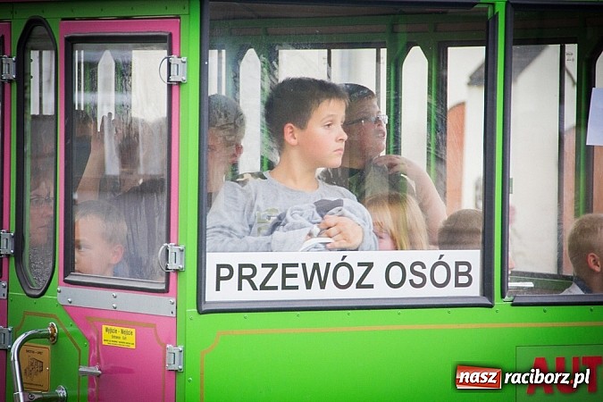 Zdjęcie w galerii na portalu naszraciborz.pl: Barwny korowód na dożynkach wiejskich w Pietrowicach Wielkich wiadomości z regionu