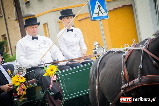 Zdjęcie w galerii na portalu naszraciborz.pl: Barwny korowód na dożynkach wiejskich w Pietrowicach Wielkich wiadomości z regionu