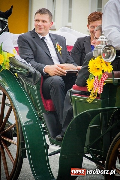 Zdjęcie w galerii na portalu naszraciborz.pl: Barwny korowód na dożynkach wiejskich w Pietrowicach Wielkich wiadomości z regionu