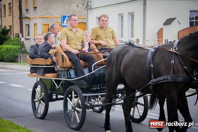 Zdjęcie w galerii na portalu naszraciborz.pl: Barwny korowód na dożynkach wiejskich w Pietrowicach Wielkich wiadomości z regionu