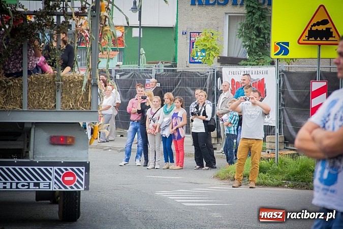 Zdjęcie w galerii na portalu naszraciborz.pl: Barwny korowód na dożynkach wiejskich w Pietrowicach Wielkich wiadomości z regionu