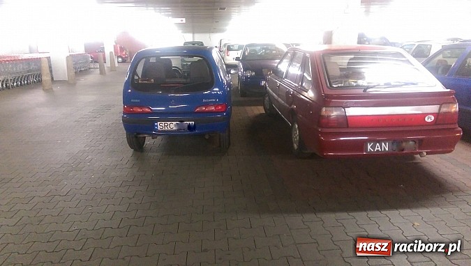 Zdjęcie w galerii na portalu naszraciborz.pl: Złe parkowanie pod Kauflandem wiadomości z regionu
