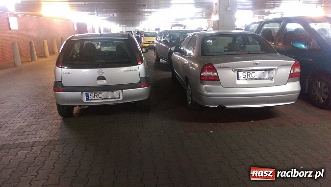 Zdjęcie w galerii na portalu naszraciborz.pl: Złe parkowanie pod Kauflandem wiadomości z regionu
