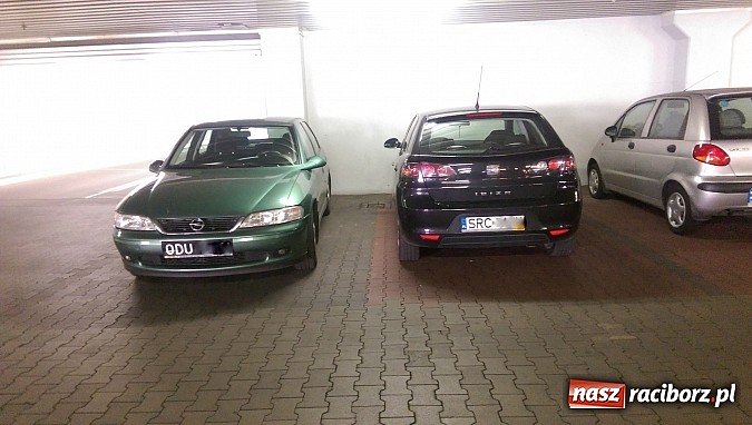 Zdjęcie w galerii na portalu naszraciborz.pl: Złe parkowanie pod Kauflandem wiadomości z regionu