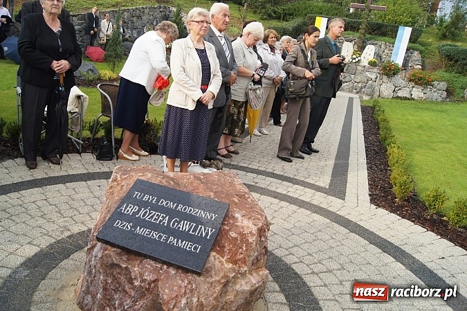 Zdjęcie w galerii na portalu naszraciborz.pl: W Strzybniku poświęcono ogrody Gawliny wiadomości z regionu