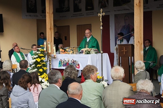 Zdjęcie w galerii na portalu naszraciborz.pl: W Strzybniku poświęcono ogrody Gawliny wiadomości z regionu