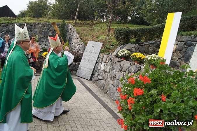 Zdjęcie w galerii na portalu naszraciborz.pl: W Strzybniku poświęcono ogrody Gawliny wiadomości z regionu