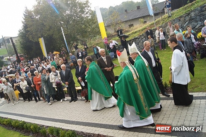 Zdjęcie w galerii na portalu naszraciborz.pl: W Strzybniku poświęcono ogrody Gawliny wiadomości z regionu