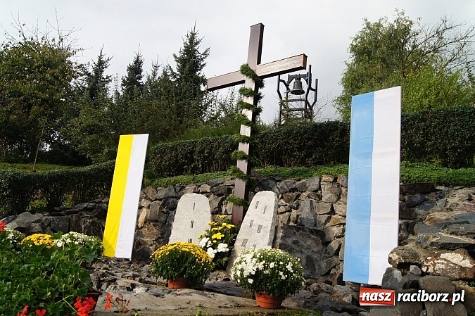 Zdjęcie w galerii na portalu naszraciborz.pl: W Strzybniku poświęcono ogrody Gawliny wiadomości z regionu