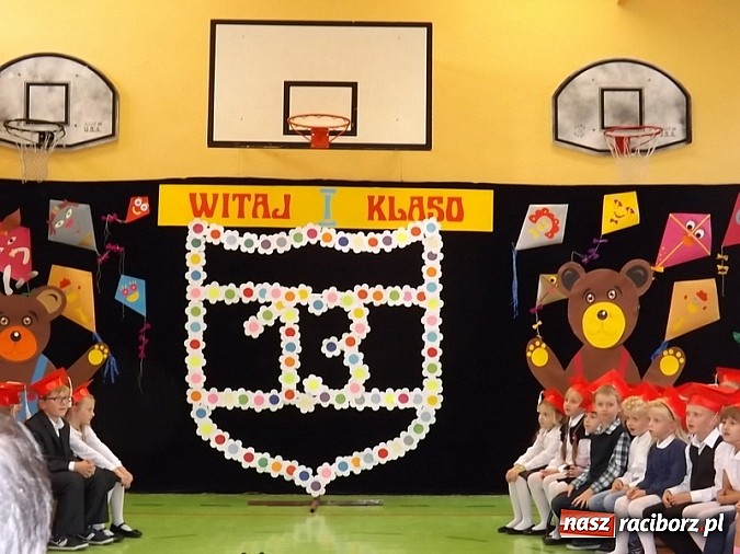 Zdjęcie w galerii na portalu naszraciborz.pl: Oficjalnie zostali uczniami - ślubowanie pierwszoklasistów w SP 13  wiadomości z regionu