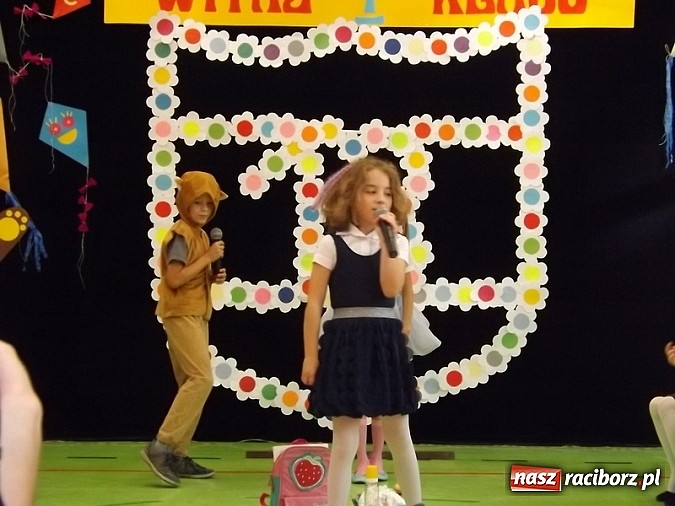 Zdjęcie w galerii na portalu naszraciborz.pl: Oficjalnie zostali uczniami - ślubowanie pierwszoklasistów w SP 13  wiadomości z regionu