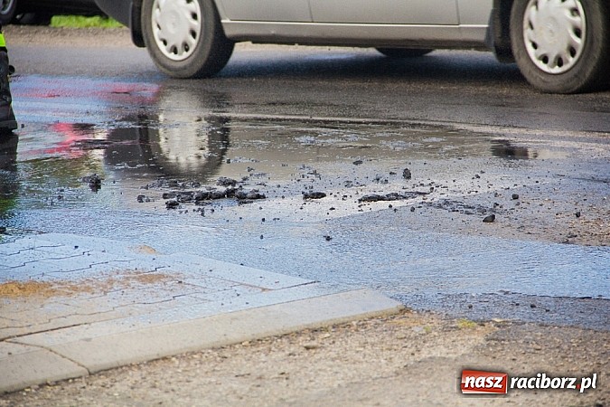 Zdjęcie w galerii na portalu naszraciborz.pl: Olej napędowy a teraz muł węglowy. Strażacy jak służby porządkowe wiadomości z regionu