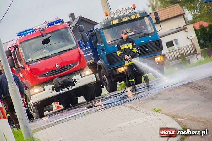 Zdjęcie w galerii na portalu naszraciborz.pl: Olej napędowy a teraz muł węglowy. Strażacy jak służby porządkowe wiadomości z regionu