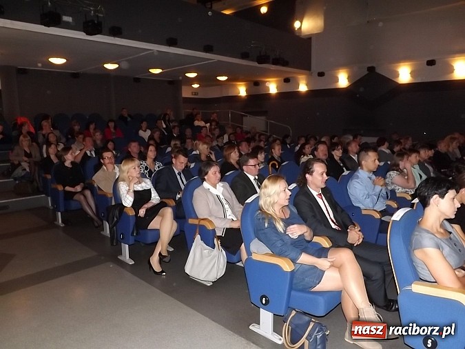 Zdjęcie w galerii na portalu naszraciborz.pl: Nauczyciele dyplomowani w DK Strzecha wiadomości z regionu