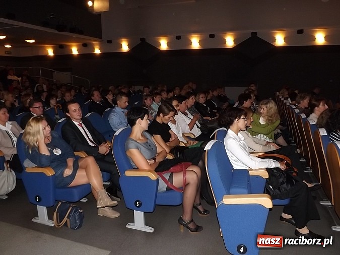 Zdjęcie w galerii na portalu naszraciborz.pl: Nauczyciele dyplomowani w DK Strzecha wiadomości z regionu