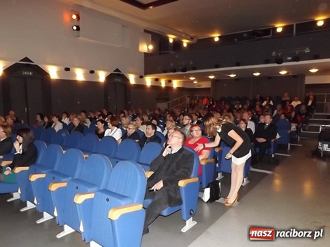 Zdjęcie w galerii na portalu naszraciborz.pl: Nauczyciele dyplomowani w DK Strzecha wiadomości z regionu