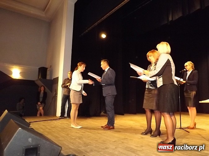 Zdjęcie w galerii na portalu naszraciborz.pl: Nauczyciele dyplomowani w DK Strzecha wiadomości z regionu