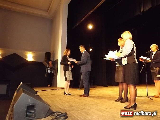 Zdjęcie w galerii na portalu naszraciborz.pl: Nauczyciele dyplomowani w DK Strzecha wiadomości z regionu