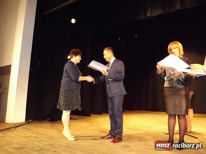 Zdjęcie w galerii na portalu naszraciborz.pl: Nauczyciele dyplomowani w DK Strzecha wiadomości z regionu