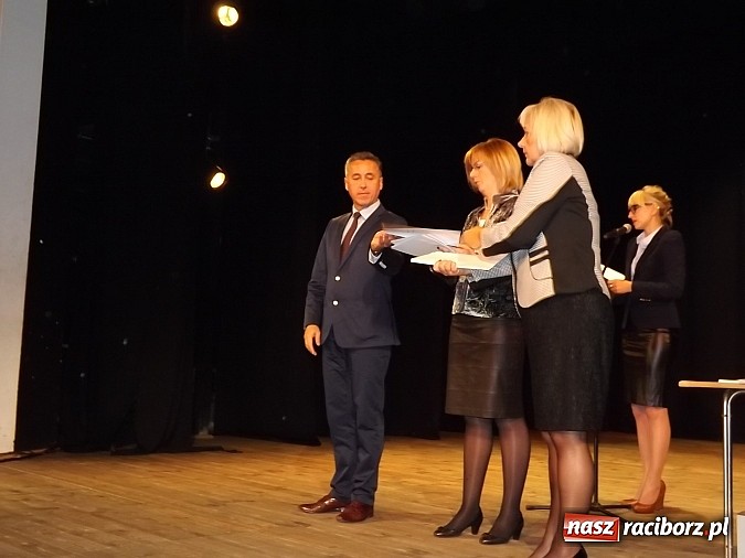 Zdjęcie w galerii na portalu naszraciborz.pl: Nauczyciele dyplomowani w DK Strzecha wiadomości z regionu