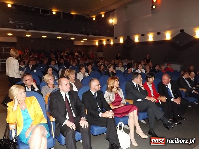 Zdjęcie w galerii na portalu naszraciborz.pl: Nauczyciele dyplomowani w DK Strzecha wiadomości z regionu