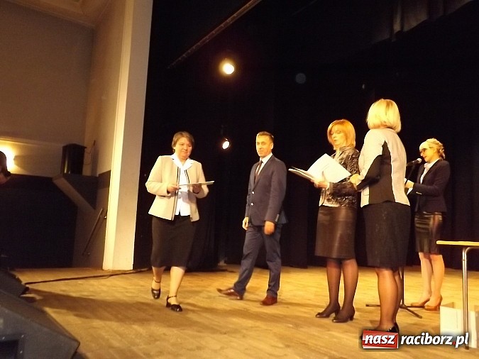 Zdjęcie w galerii na portalu naszraciborz.pl: Nauczyciele dyplomowani w DK Strzecha wiadomości z regionu