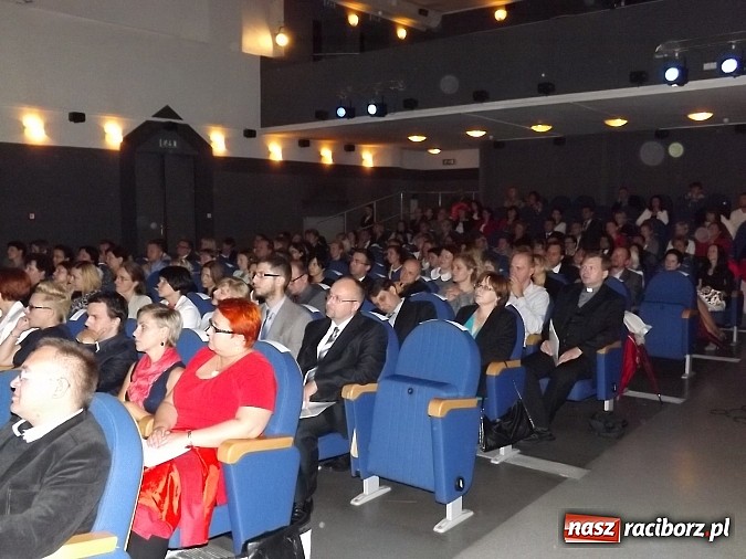 Zdjęcie w galerii na portalu naszraciborz.pl: Nauczyciele dyplomowani w DK Strzecha wiadomości z regionu