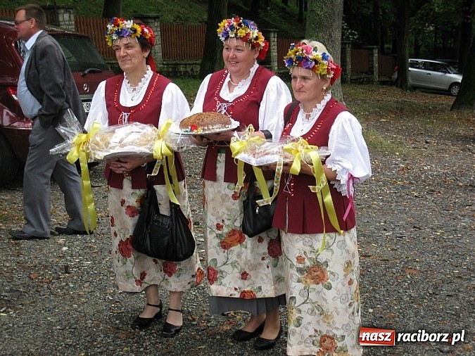 Zdjęcie w galerii na portalu naszraciborz.pl: Dekanat Tworków na dożynkach diecezjalnych na Górze Św. Anny wiadomości z regionu
