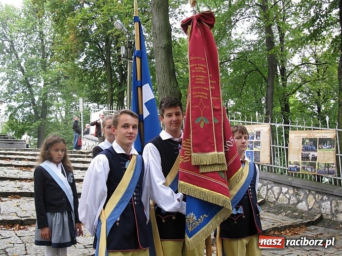 Zdjęcie w galerii na portalu naszraciborz.pl: Dekanat Tworków na dożynkach diecezjalnych na Górze Św. Anny wiadomości z regionu