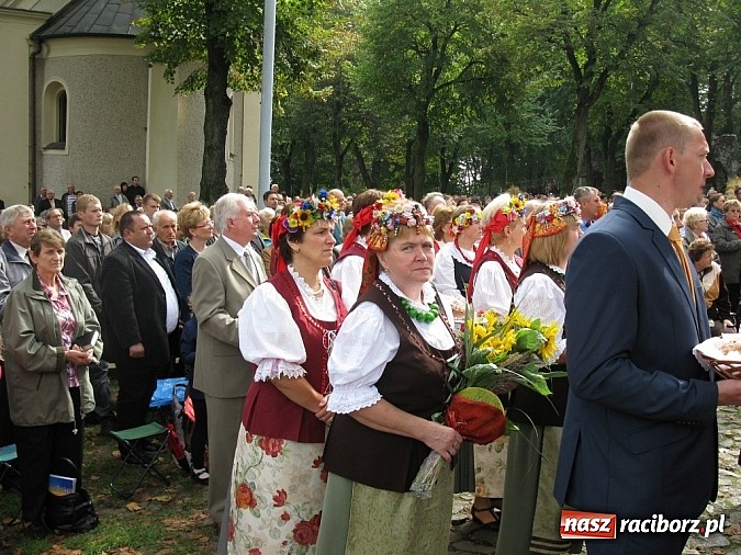 Zdjęcie w galerii na portalu naszraciborz.pl: Dekanat Tworków na dożynkach diecezjalnych na Górze Św. Anny wiadomości z regionu