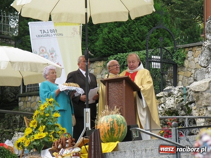 Zdjęcie w galerii na portalu naszraciborz.pl: Dekanat Tworków na dożynkach diecezjalnych na Górze Św. Anny wiadomości z regionu