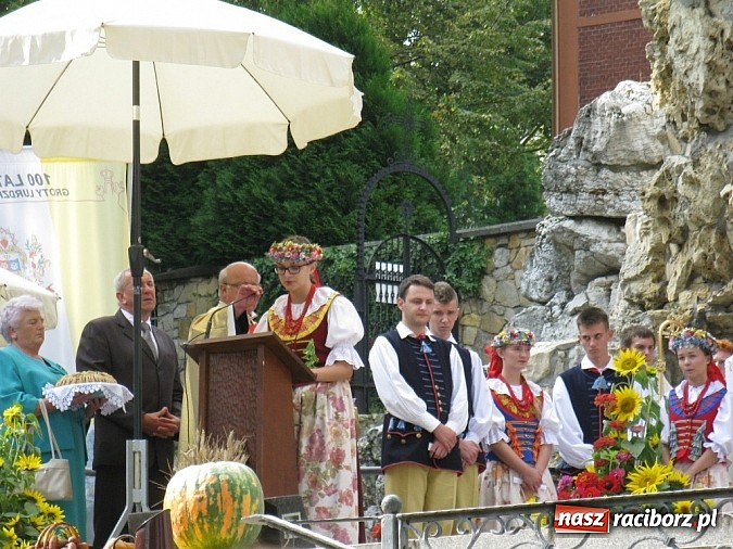 Zdjęcie w galerii na portalu naszraciborz.pl: Dekanat Tworków na dożynkach diecezjalnych na Górze Św. Anny wiadomości z regionu