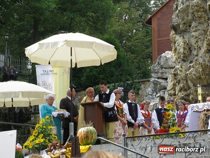 Zdjęcie w galerii na portalu naszraciborz.pl: Dekanat Tworków na dożynkach diecezjalnych na Górze Św. Anny wiadomości z regionu