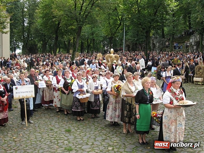 Zdjęcie w galerii na portalu naszraciborz.pl: Dekanat Tworków na dożynkach diecezjalnych na Górze Św. Anny wiadomości z regionu