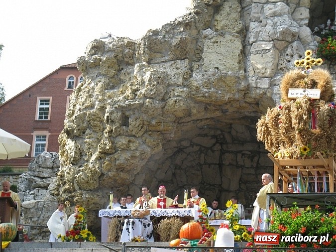 Zdjęcie w galerii na portalu naszraciborz.pl: Dekanat Tworków na dożynkach diecezjalnych na Górze Św. Anny wiadomości z regionu