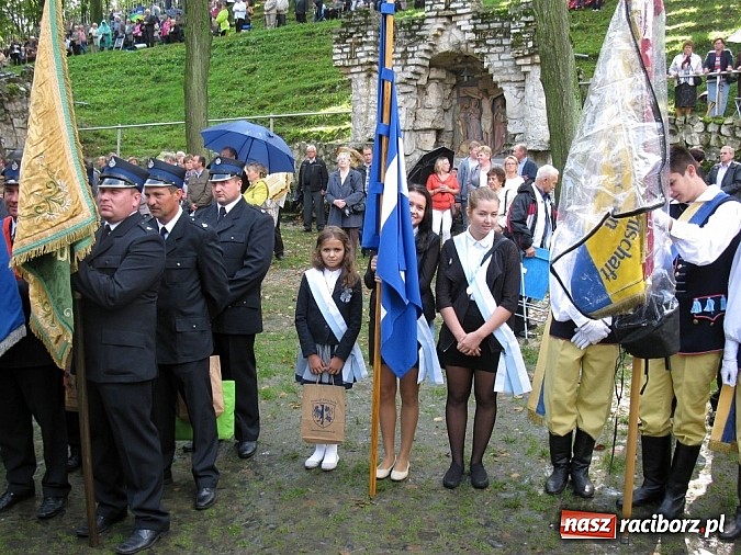 Zdjęcie w galerii na portalu naszraciborz.pl: Dekanat Tworków na dożynkach diecezjalnych na Górze Św. Anny wiadomości z regionu