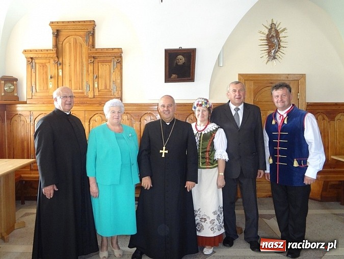Zdjęcie w galerii na portalu naszraciborz.pl: Dekanat Tworków na dożynkach diecezjalnych na Górze Św. Anny wiadomości z regionu