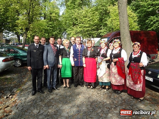 Zdjęcie w galerii na portalu naszraciborz.pl: Dekanat Tworków na dożynkach diecezjalnych na Górze Św. Anny wiadomości z regionu