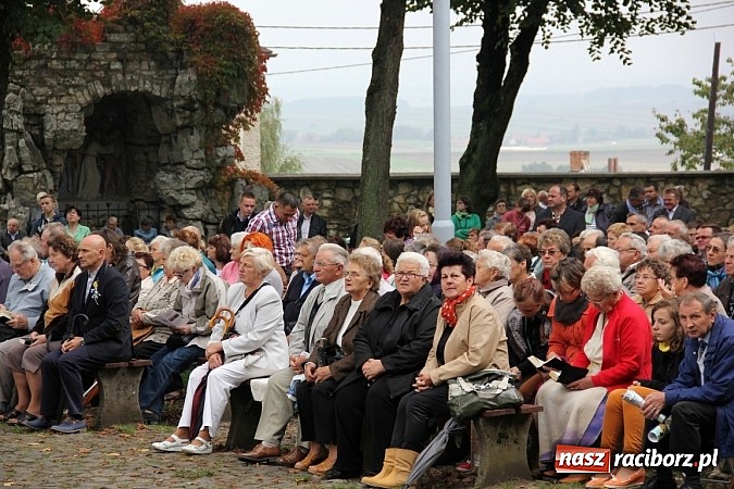Zdjęcie w galerii na portalu naszraciborz.pl: Dekanat Tworków na dożynkach diecezjalnych na Górze Św. Anny wiadomości z regionu