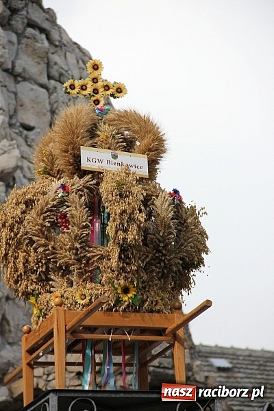 Zdjęcie w galerii na portalu naszraciborz.pl: Dekanat Tworków na dożynkach diecezjalnych na Górze Św. Anny wiadomości z regionu