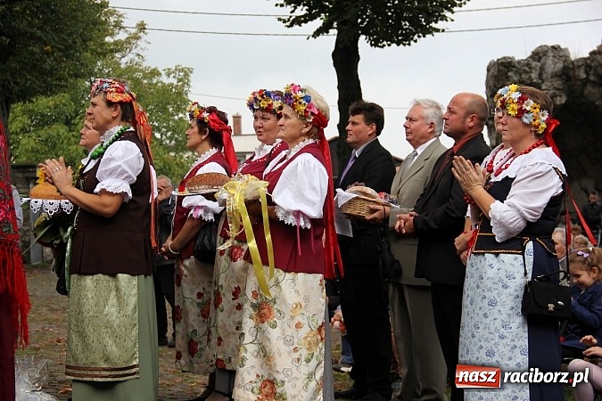 Zdjęcie w galerii na portalu naszraciborz.pl: Dekanat Tworków na dożynkach diecezjalnych na Górze Św. Anny wiadomości z regionu