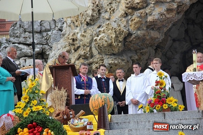 Zdjęcie w galerii na portalu naszraciborz.pl: Dekanat Tworków na dożynkach diecezjalnych na Górze Św. Anny wiadomości z regionu