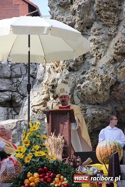 Zdjęcie w galerii na portalu naszraciborz.pl: Dekanat Tworków na dożynkach diecezjalnych na Górze Św. Anny wiadomości z regionu