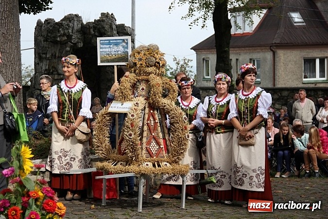 Zdjęcie w galerii na portalu naszraciborz.pl: Dekanat Tworków na dożynkach diecezjalnych na Górze Św. Anny wiadomości z regionu