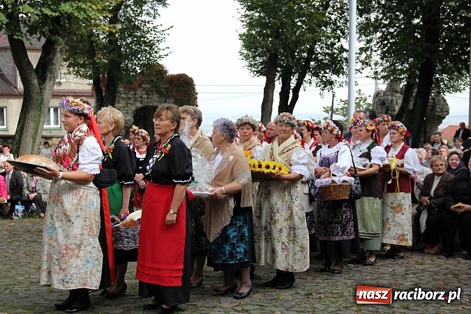 Zdjęcie w galerii na portalu naszraciborz.pl: Dekanat Tworków na dożynkach diecezjalnych na Górze Św. Anny wiadomości z regionu